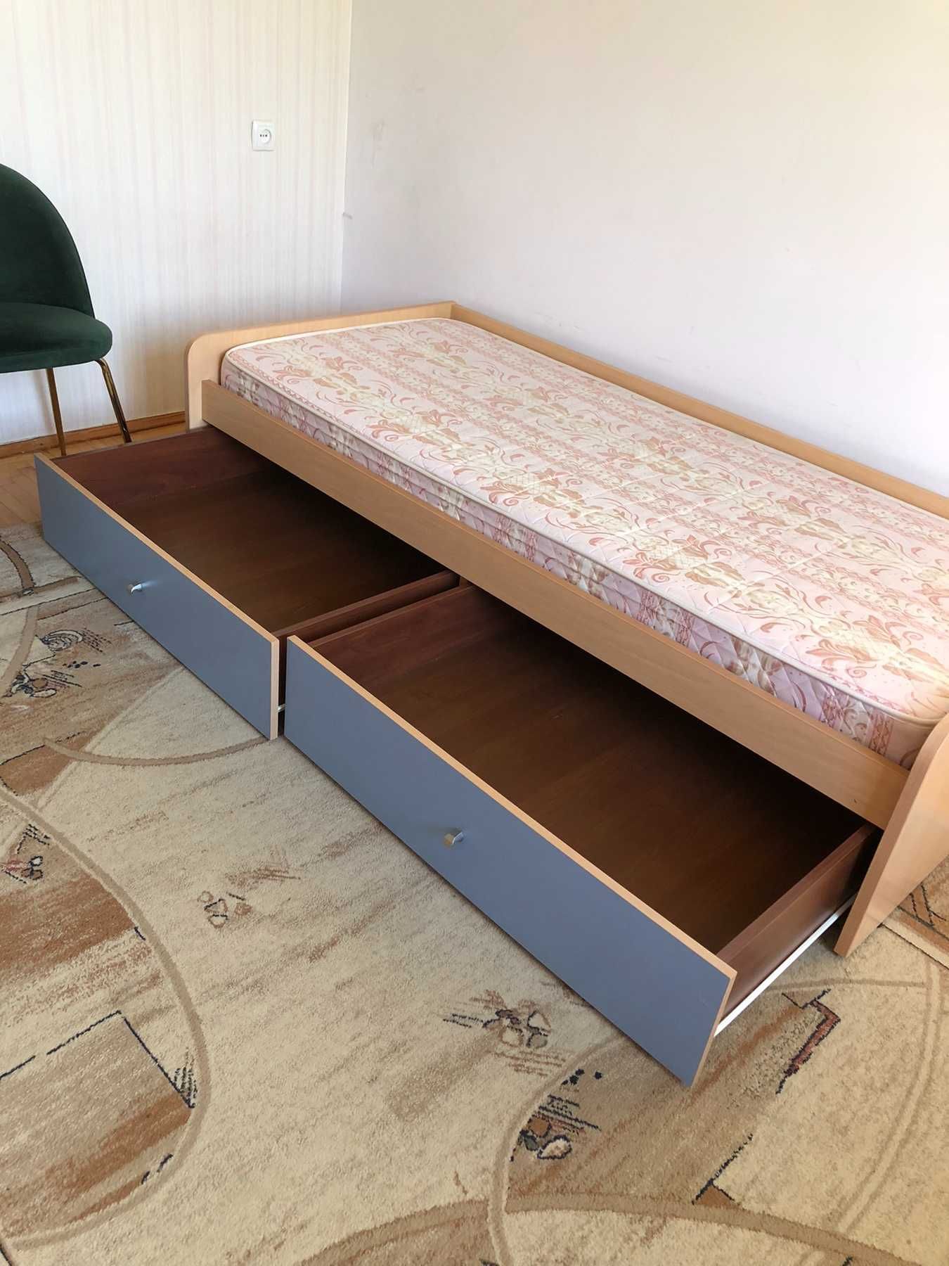 Продам ліжко полуторне