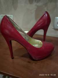 Женские туфли, вечерние, красные, на шпильке, 39-й р-р. Фирма «Centro»