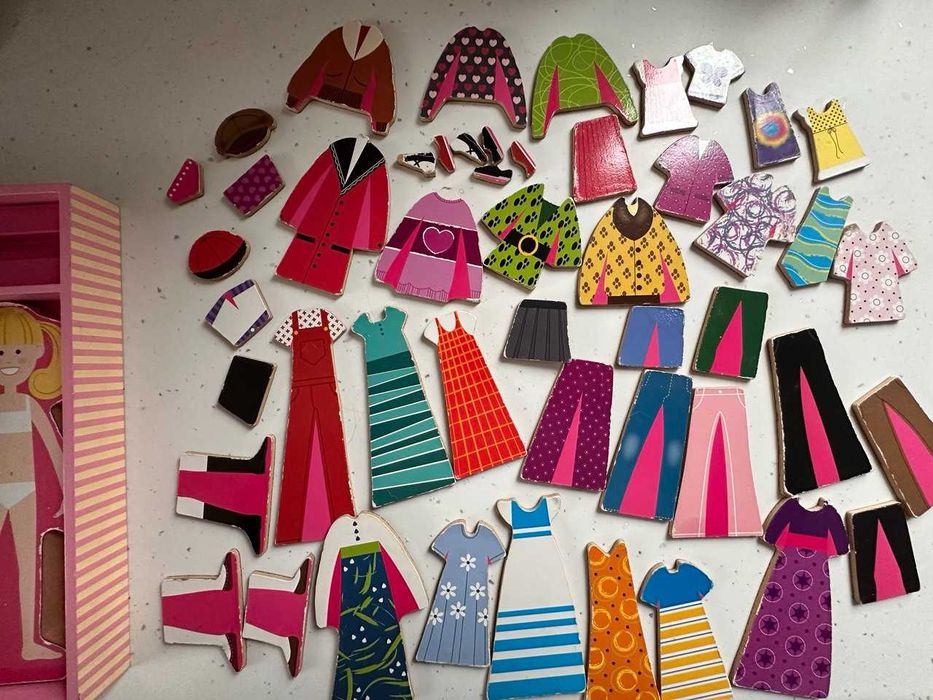Розвиваюча іграшка Melissa&Doug Магнітна вдягалка "Еббі і Емма"