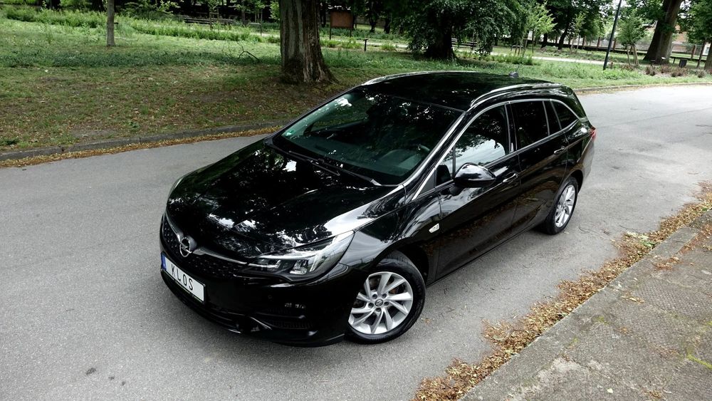 Opel Astra . Kamera .. Navi .. Klimatronik .. Grzana Kierownica , fotele i SZYBY