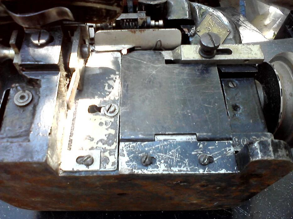 Продаю швейную машинку ЭМЗ Москва