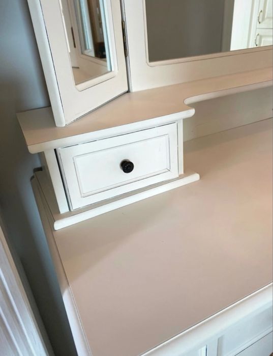 Toaletka biala stylizowana styl angielski