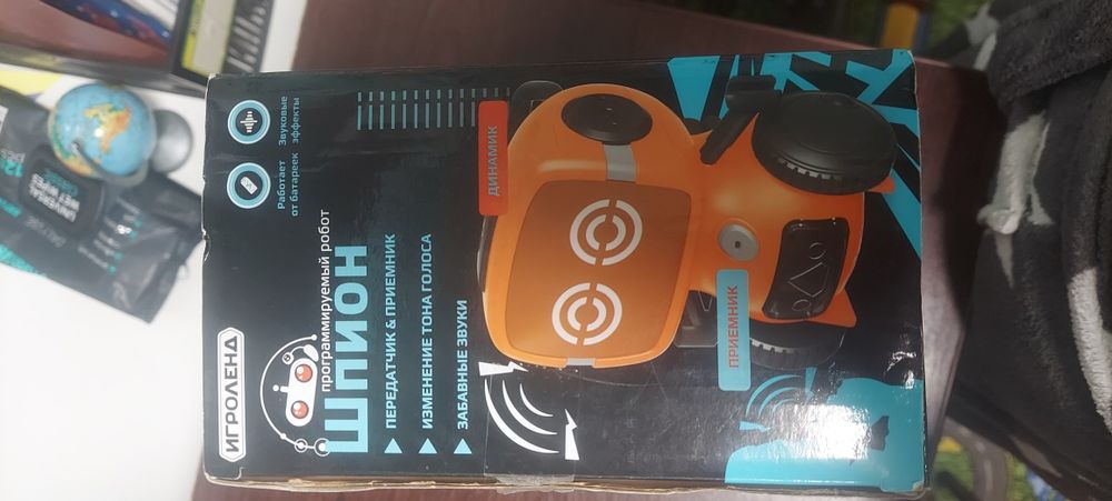 Робот шпион на пульте интерактивный