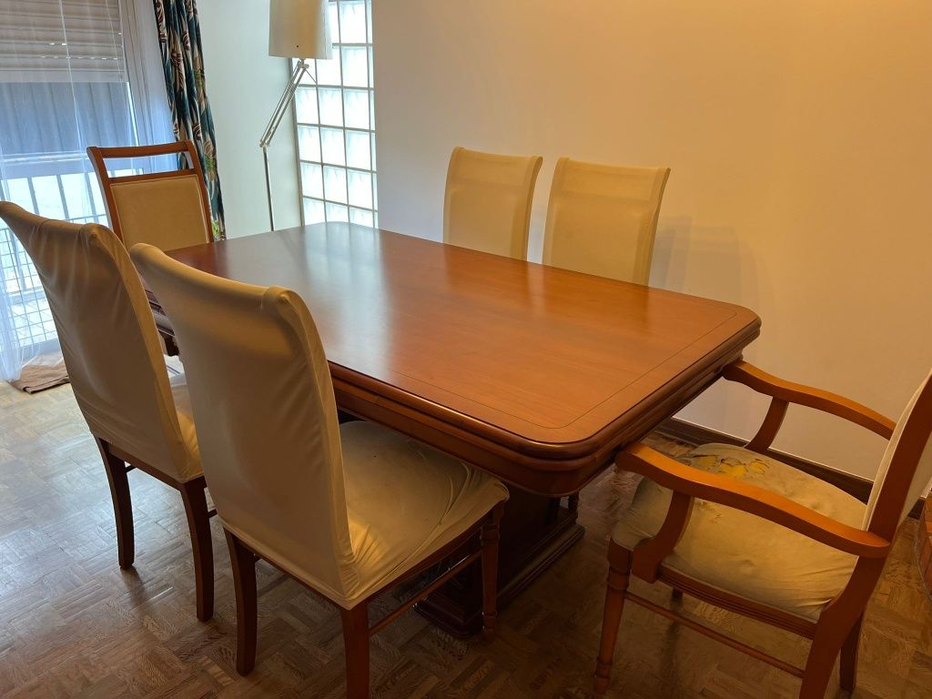 Mesa de sala de jantar extensível