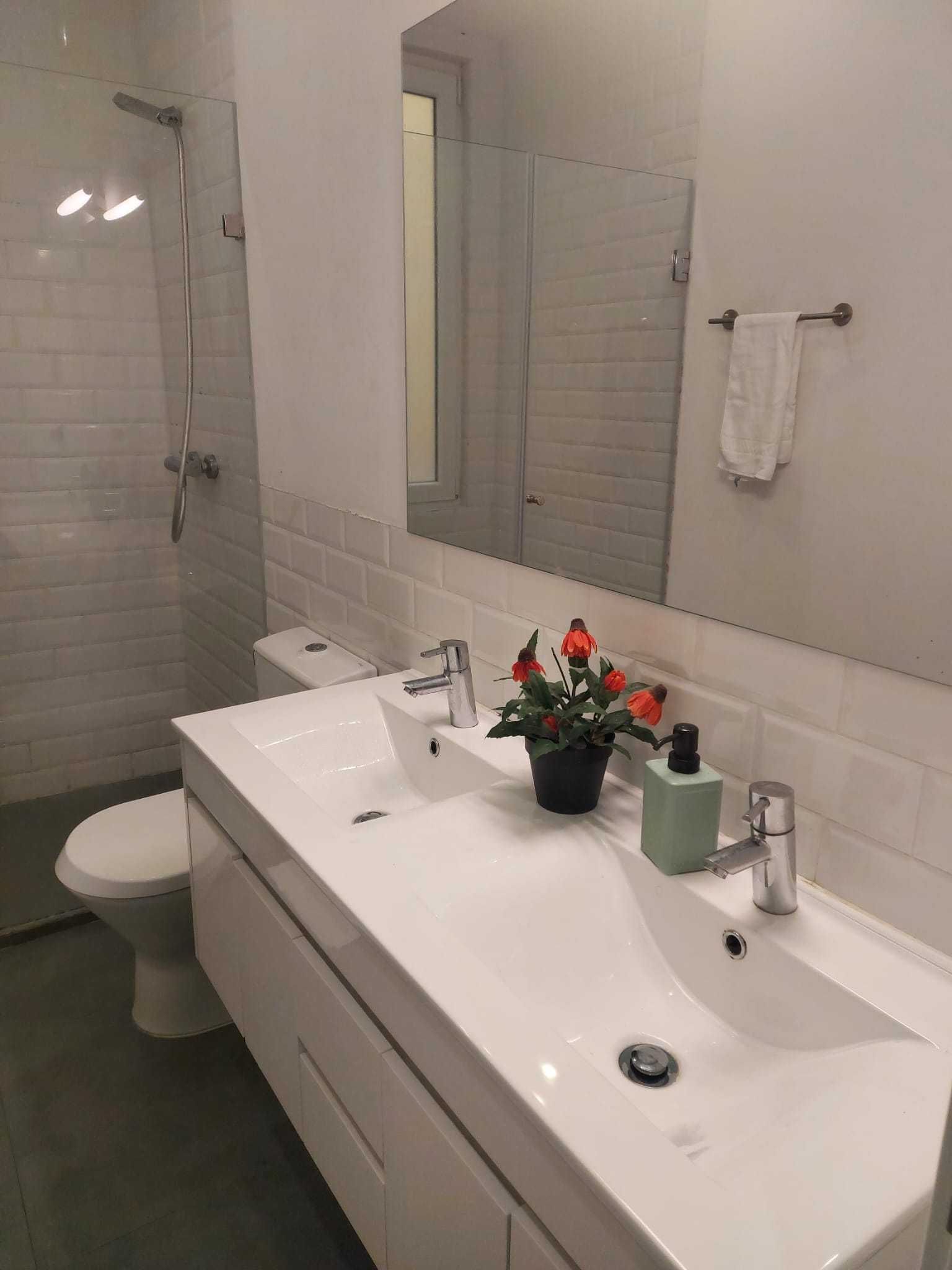 Quartos compartilhado em  Avenida Almirante Reis, Arroios