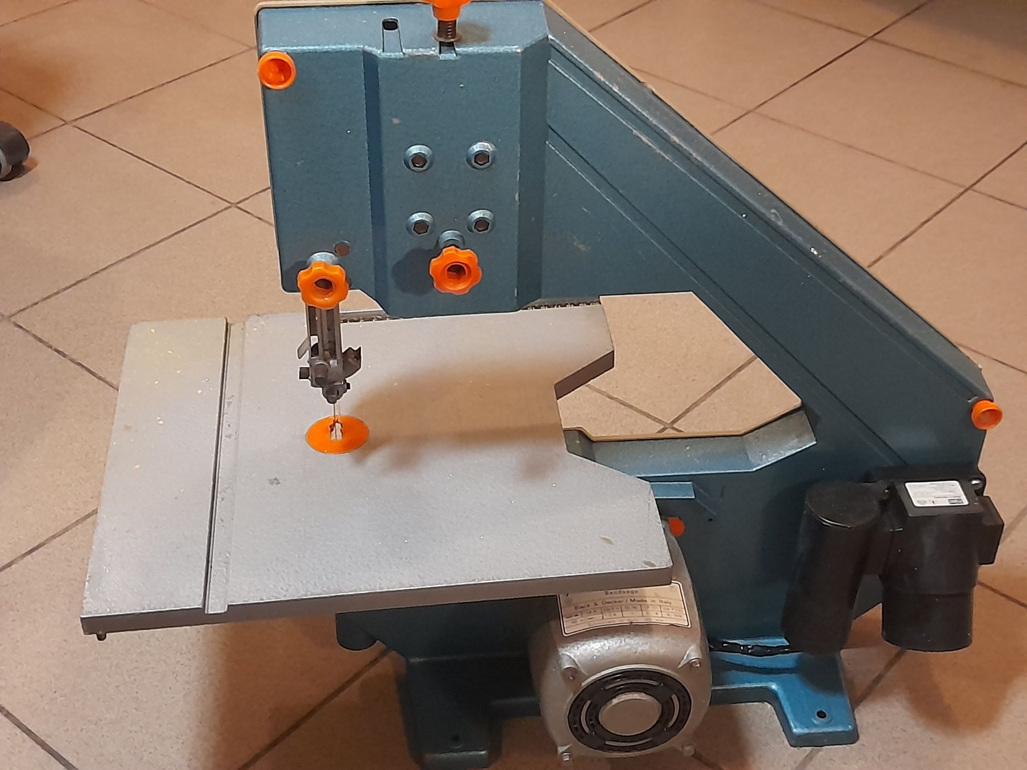 Ленточна пила *BleckDecker DN330*
