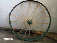 Roda de Carroça/Caro de Boi em Ferro Antiga em Bom Estado