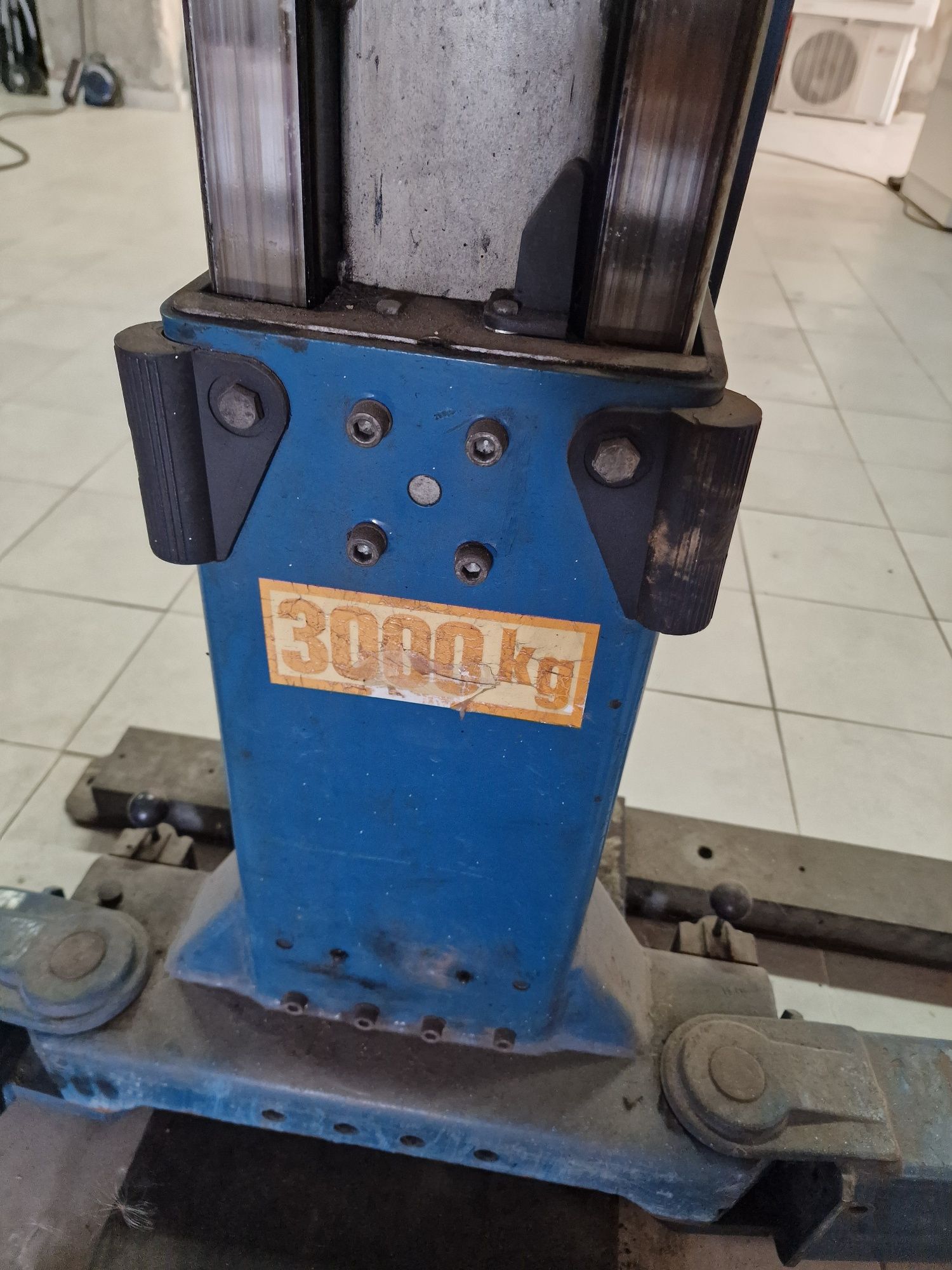 Elevador Ravaglioli 3000kg trifásico