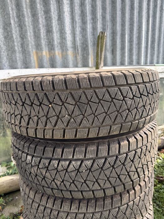 Suzuki Jimny KPL Koła  zimowe 205/70 r15  Bridgestone Blizzak DMV2