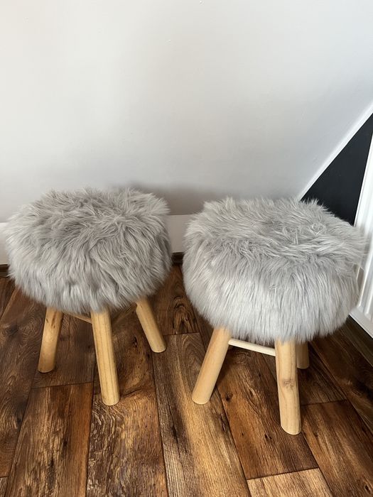 Krzesło taboret z futerkiem