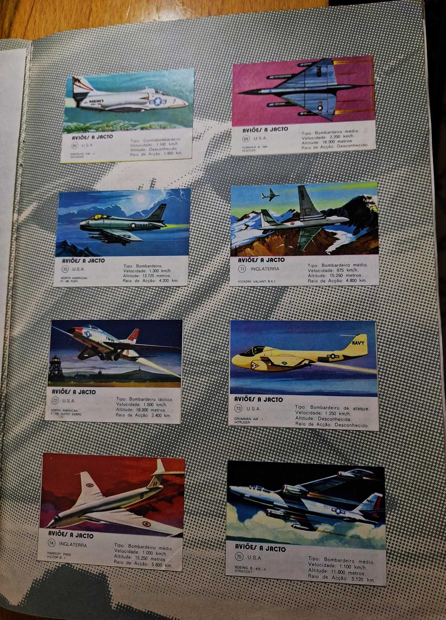 Caderneta com 100 cromos Aviões a Jacto, completa