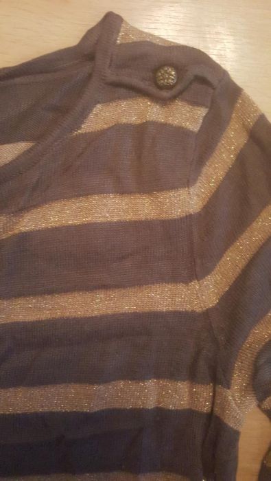 Sweter H&M damski w kolorze oliwki i starego złota