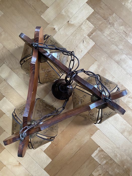 Lampa retro vintage drewniana ze szkoanymi kloszami