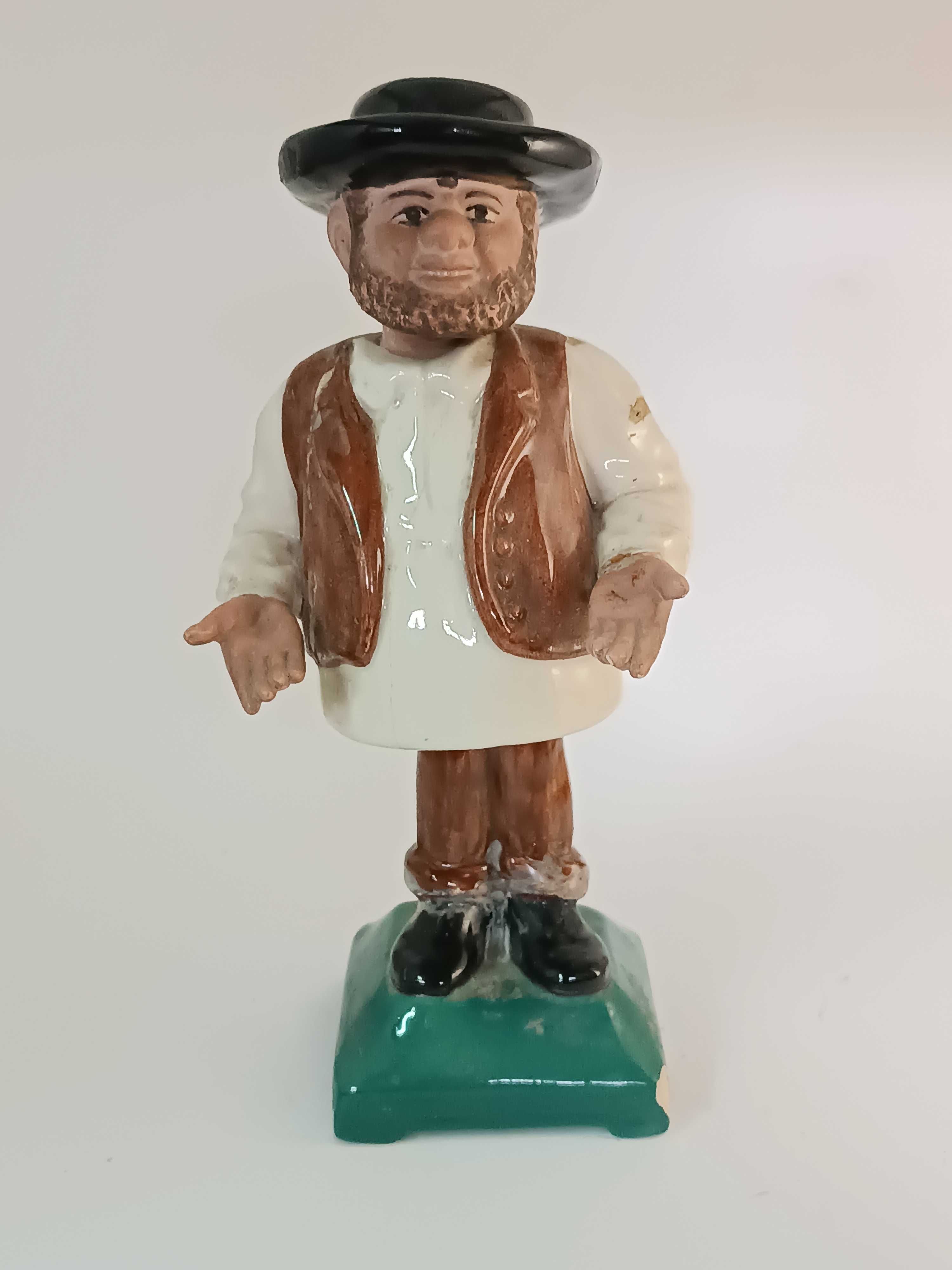 Figura de movimento Zé Povinho em faiança das Caldas. Para restauro