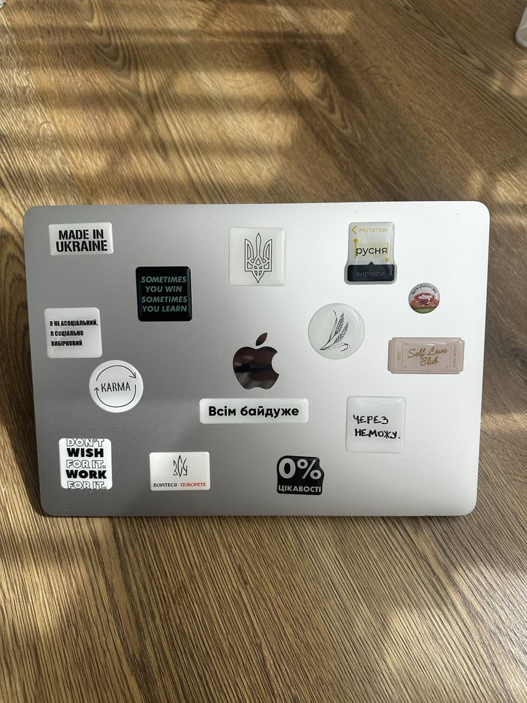 MacBook Air 13” (2020) • Intel Core i3 • 8GB RAM • Silver