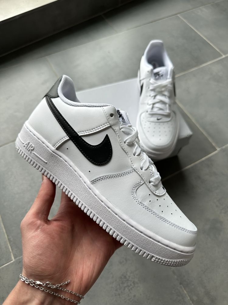 Жіночі оригінальні кросівки Nike Air Force 1 (GS) Low White/Black