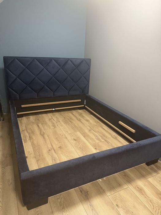 Rama lozka z podnosnikeim na materac 160cm