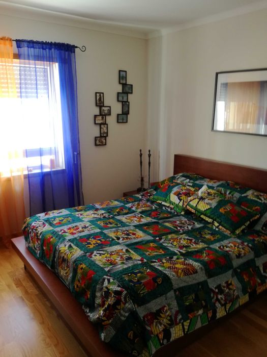 Cama casal CEREJEIRA com arrumos(Muito bom estado e qualidade)
