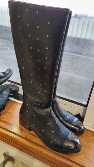 Bota sem uso, praticamente nova. Tamanho 37.Motivo:Não serve na canela