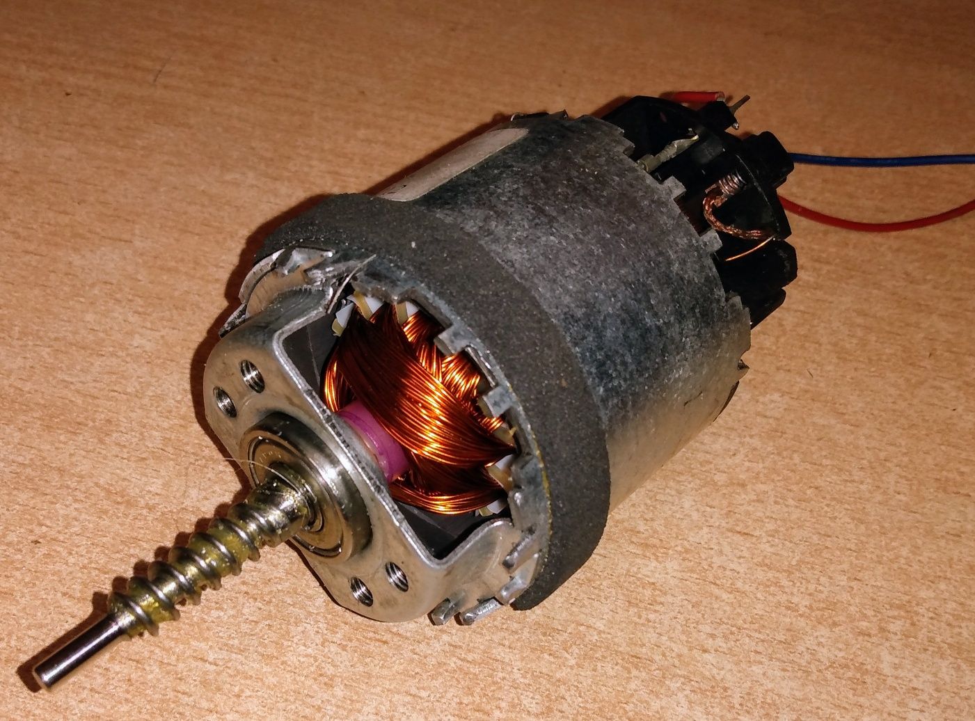 Silnik prądu  DC- ELECTRO-PARTS 24V DC z siłownika z łóżka