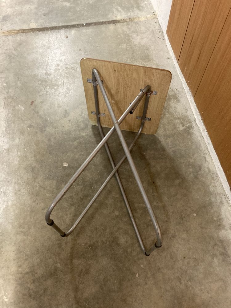 Mesa apoio  articulada em madeira ( antiga)