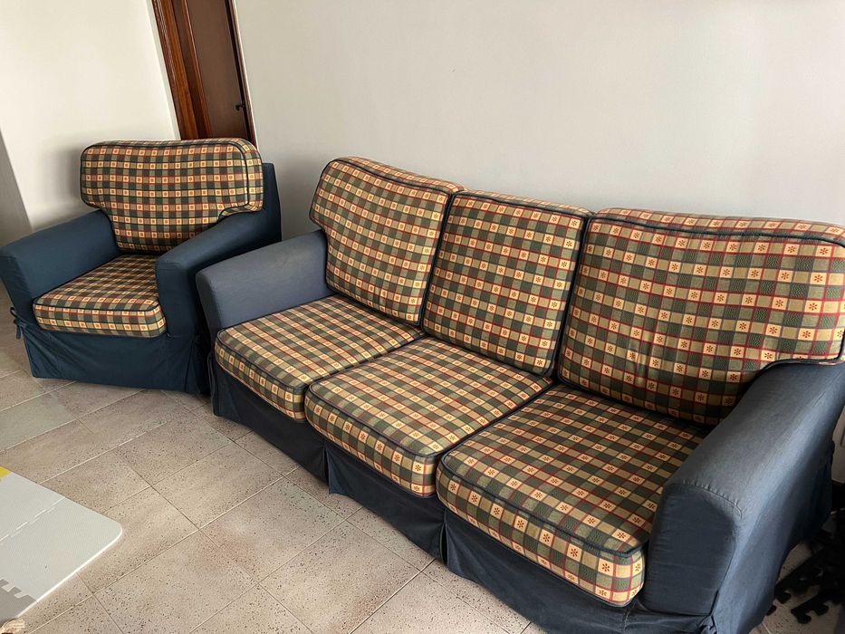 Sofá-cama de 3 lugares + cadeirão + mesa de camilha