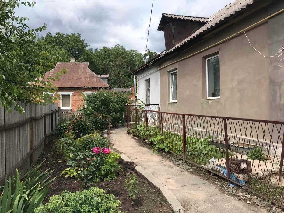 Будинок на два входи в центрі міста по вулиці Новопроложена