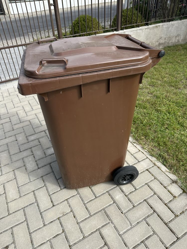Pojemnik bio duzy, do naprawy