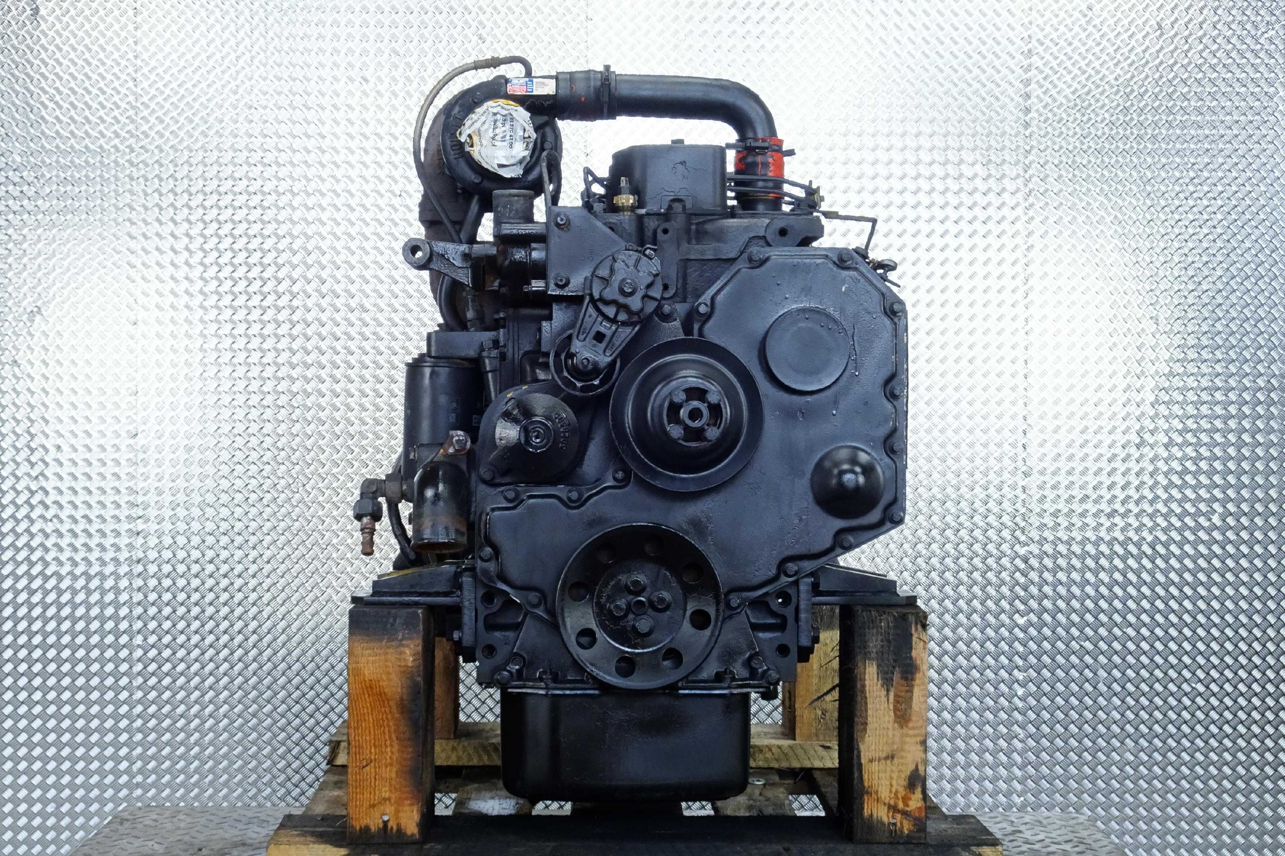 Silnik spalinowy - Cummins 4BT3.9-C