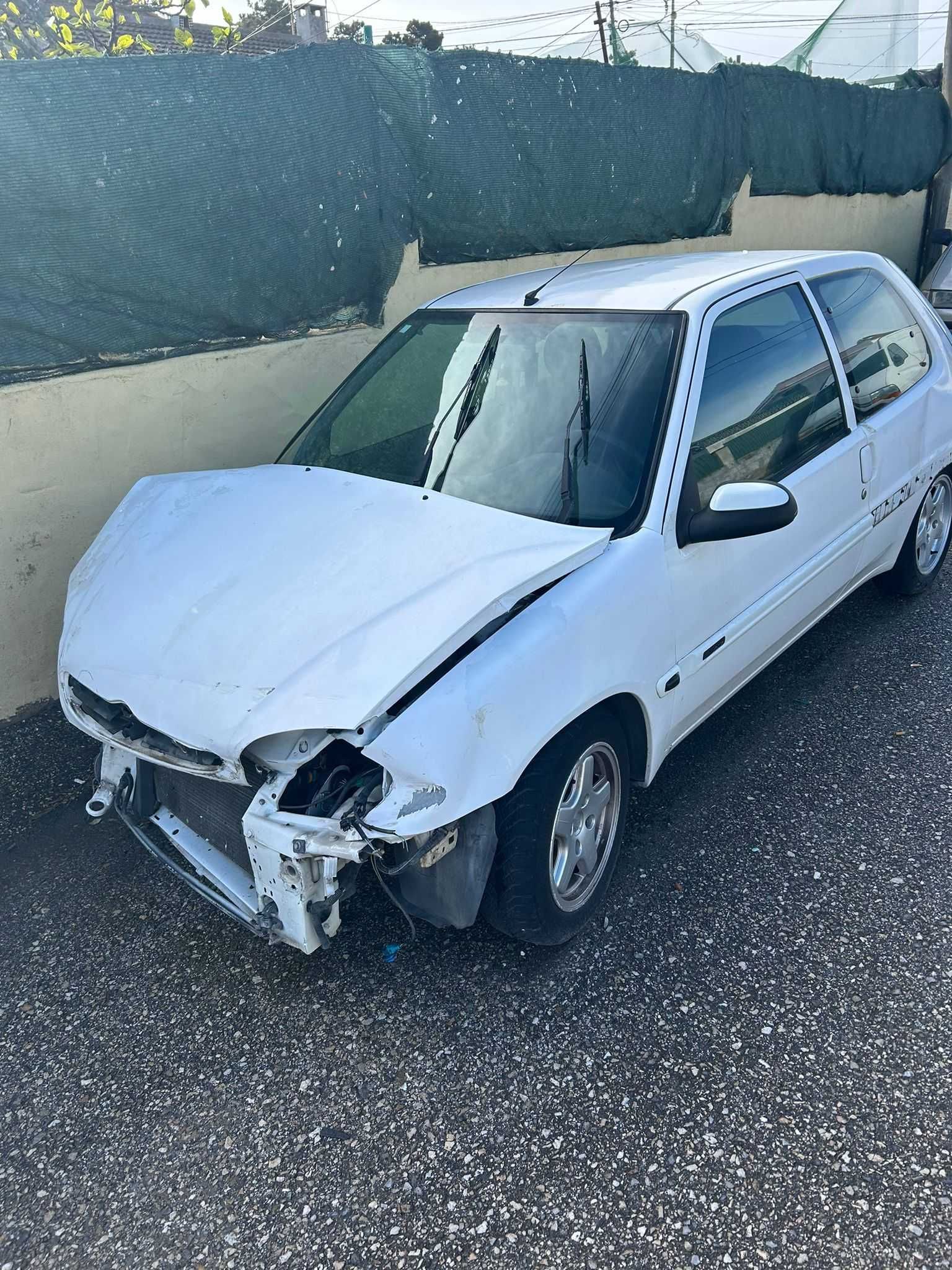 Citroën Saxo para Peças (Acidentado LER DESCRIÇÃO)