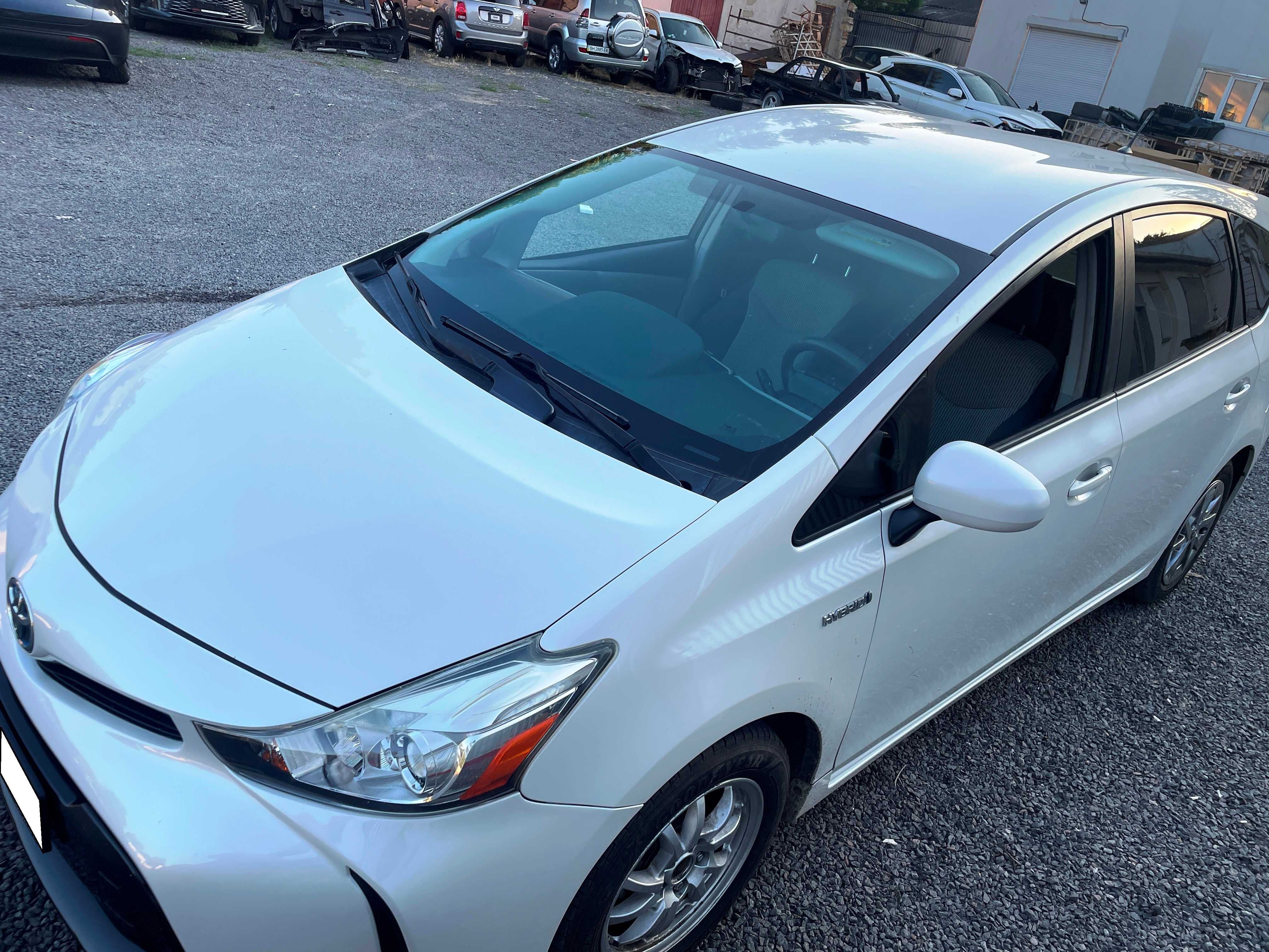 Оренда Toyota Prius V гібрид