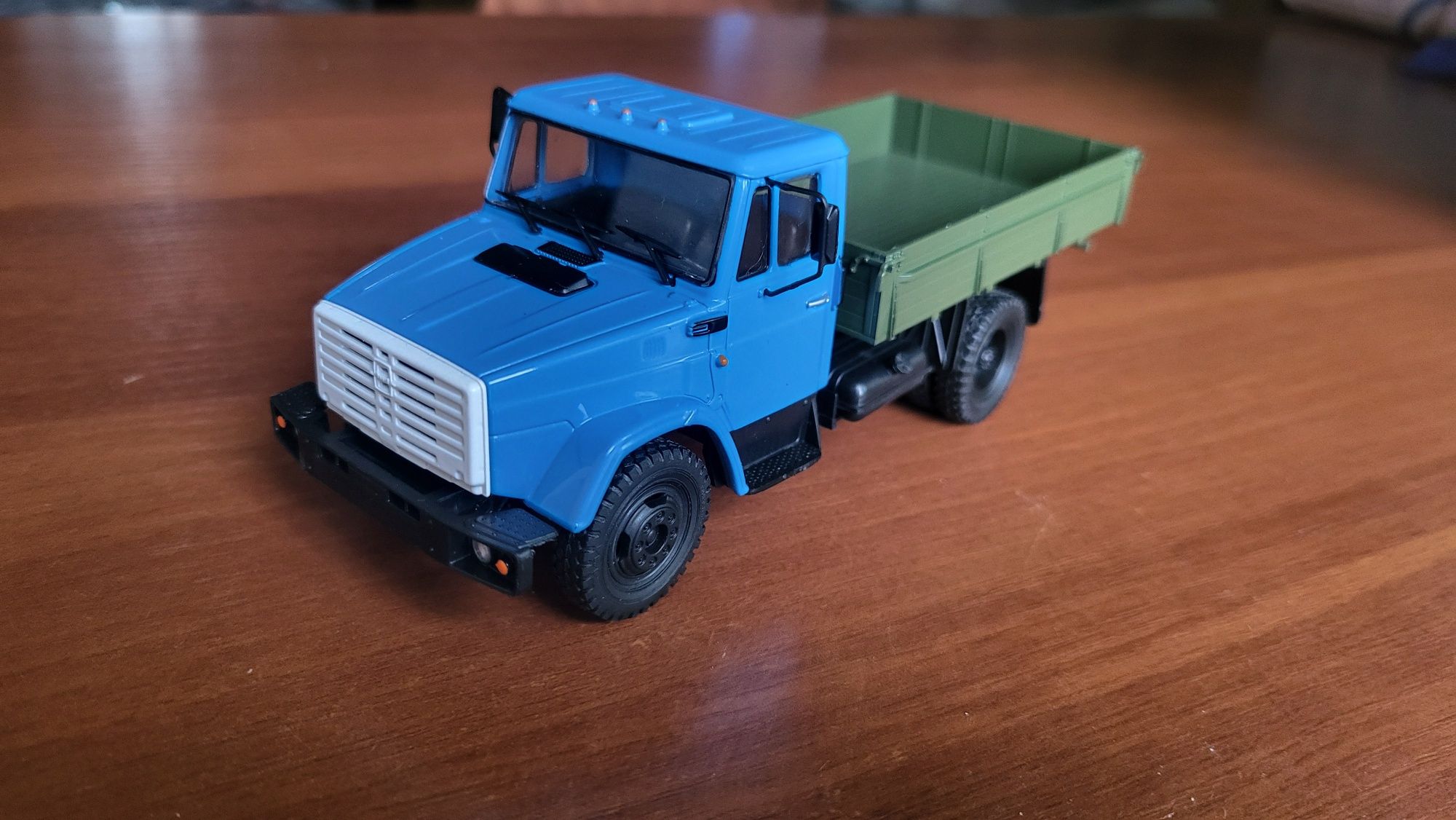 Коллекционная модель 1:43