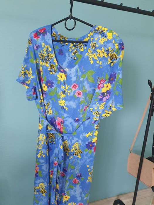 Długa sukienka w kwiaty, roz.44/46 kolor niebieski