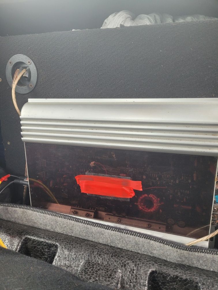 Subwoofer skrzynia basowa z wzmacniaczem jbl
