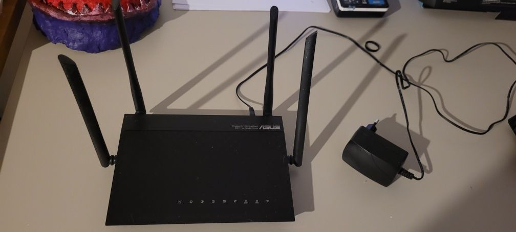 Router Asus RT AC1200G+