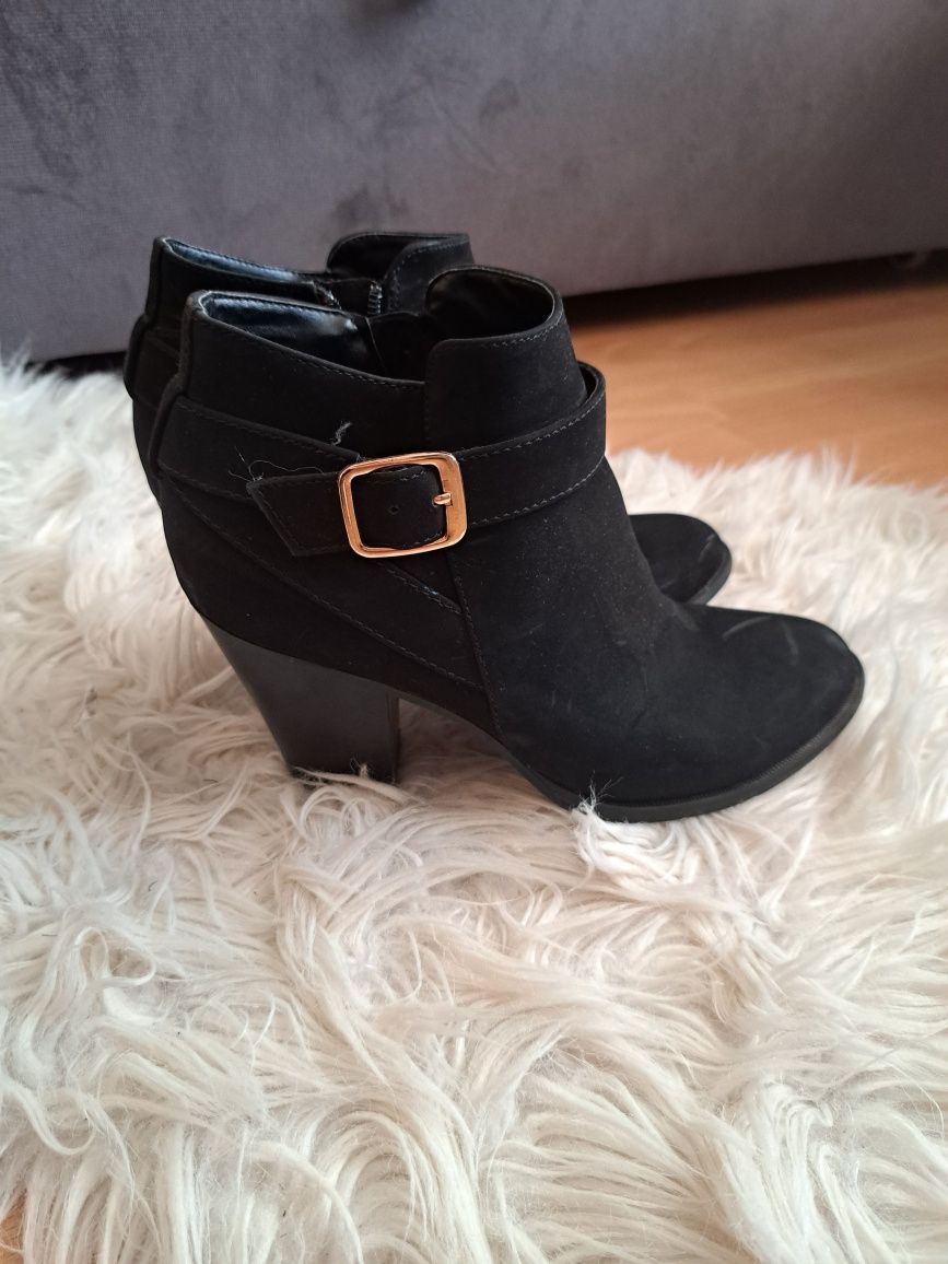 Czarne zamszowe botki na obcasie, buty jesienne damskie, Graceland