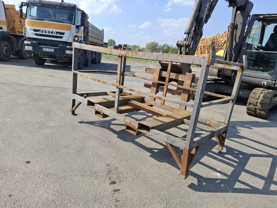 Kosz na osprzęt dla koparki ładowarki Mecalac Jcb Volvo Cat Liebherr