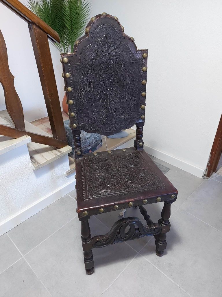 Cadeira antiga madeira