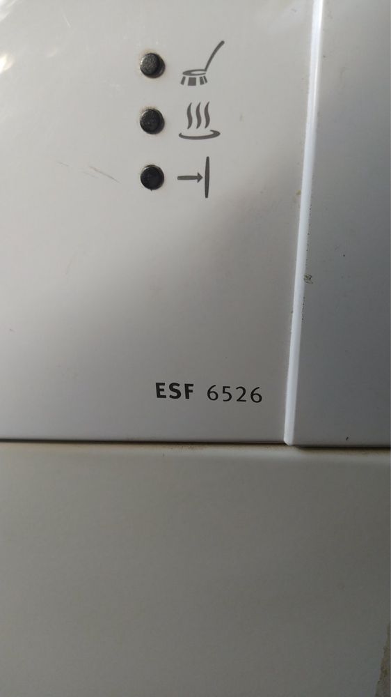 Посудомийна машина Electrolux