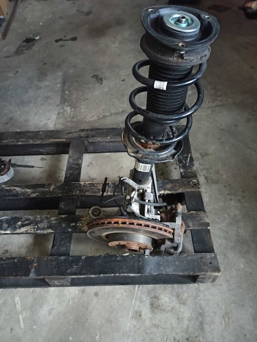 Zwrotnica zawieszenie prawy przód audi a3 8v sedan 2.0 tfsi 1.8