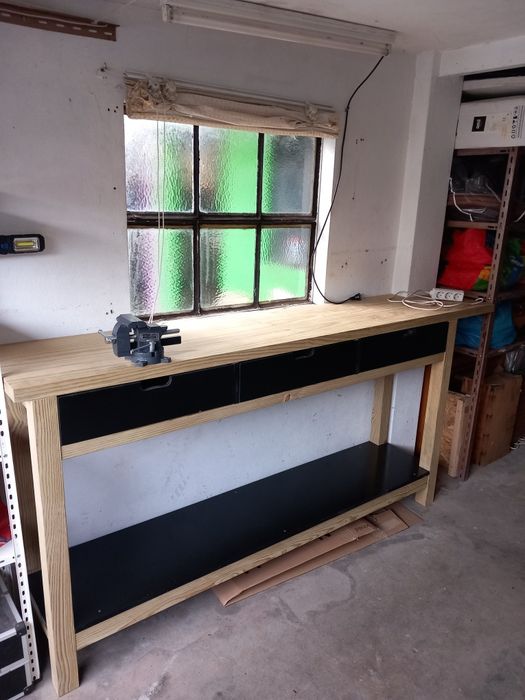 Bancadas de madeira maçissa