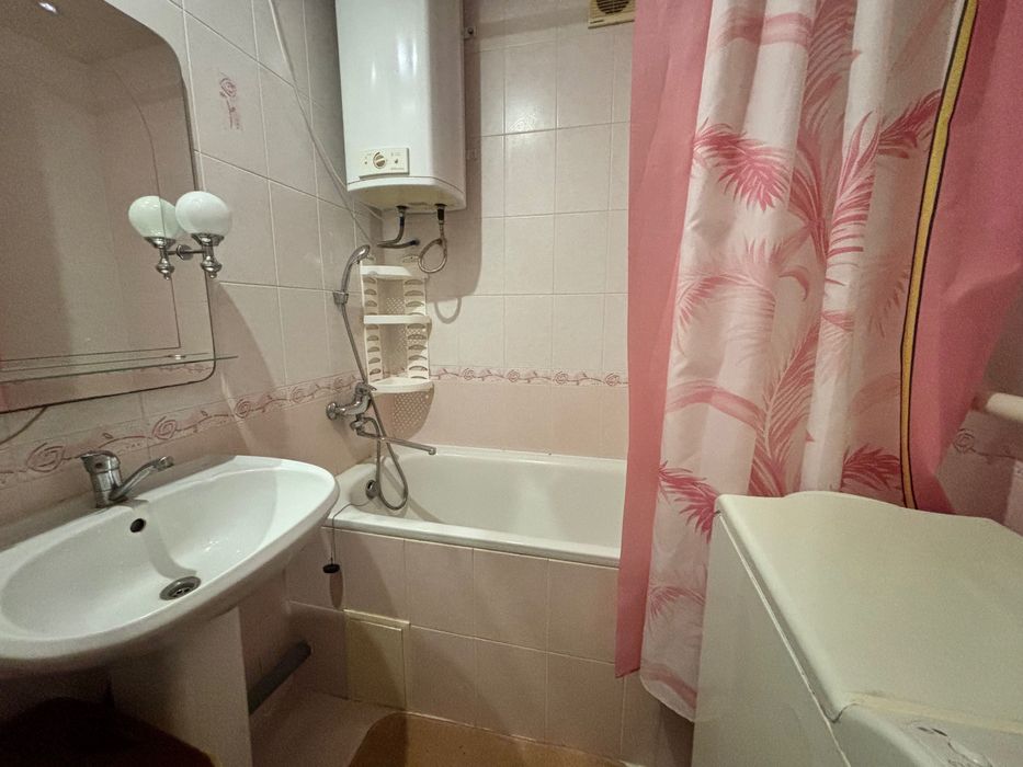 Трикімнатна квартира в районі ЦРЛ