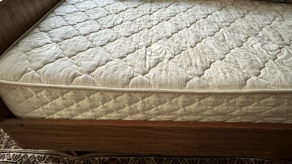 Продам ліжко з новим матрацом