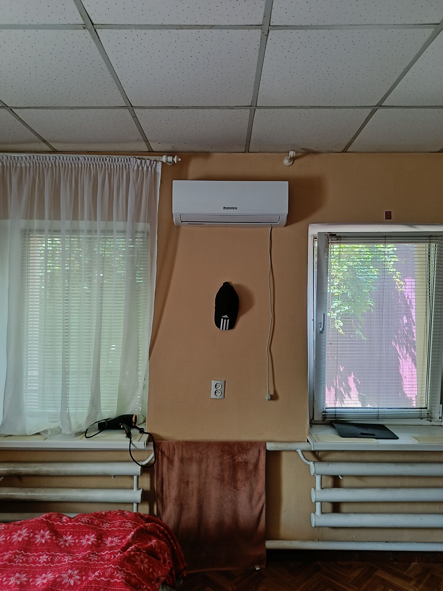 Продам бізнес базу, з житловим будинком, в місті,.