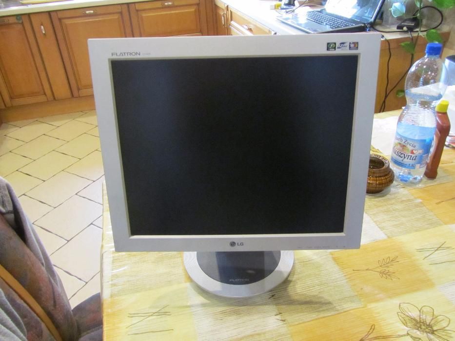 Monitor LCD używany