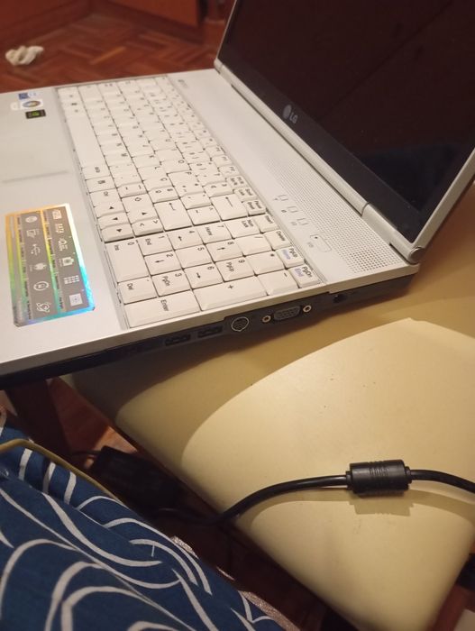 Portátil em bom funcionamento LG