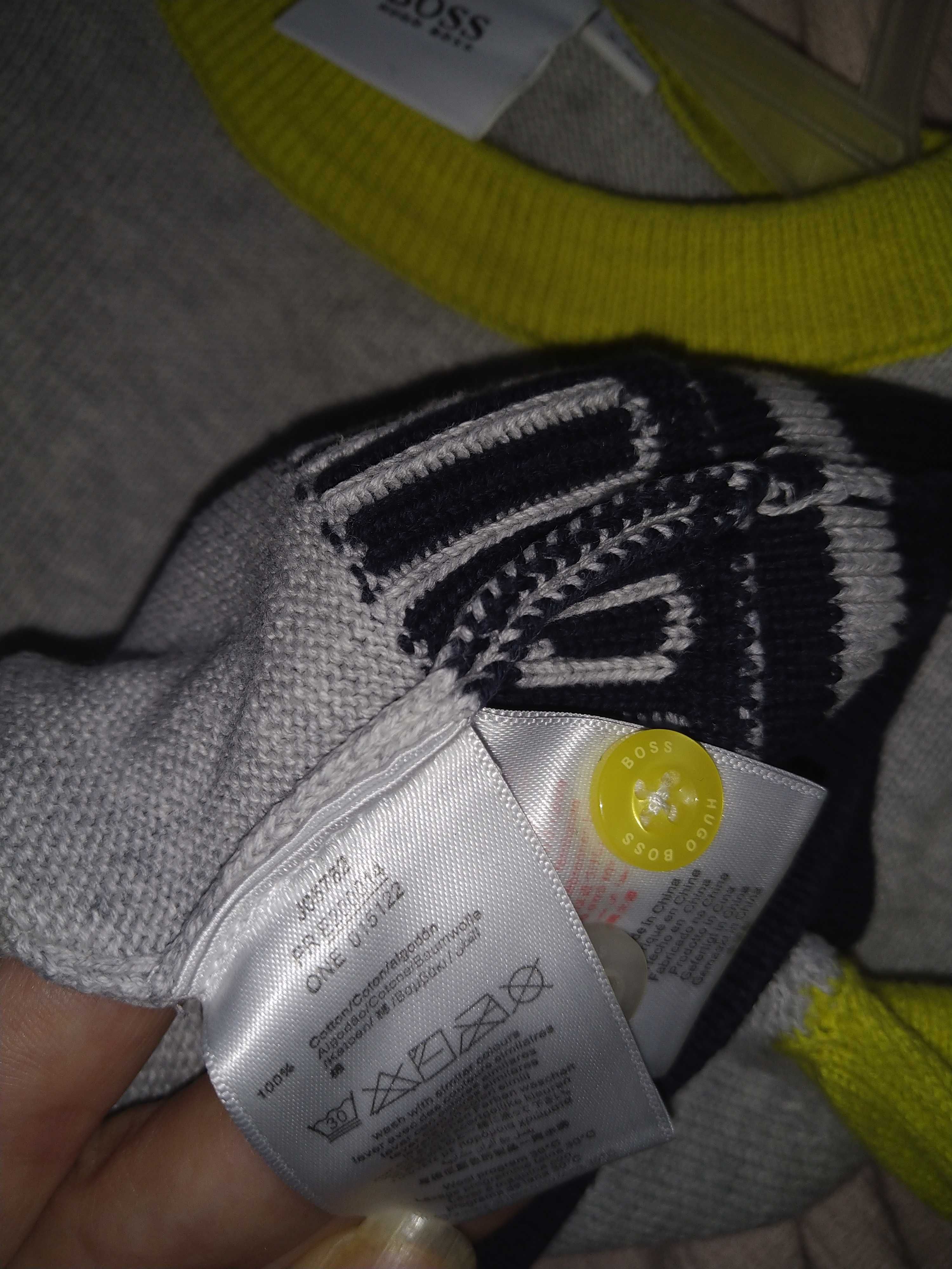 Sweterek Hugo Boss r.86 stan bdb minus