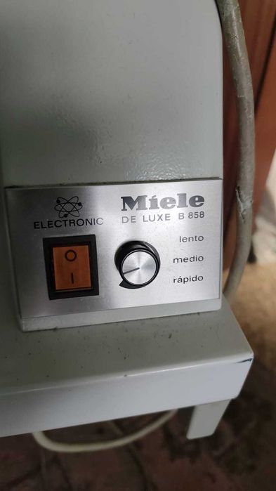 MÁQUINA PASSAR A FERRO MIELE DE LUXE B 855