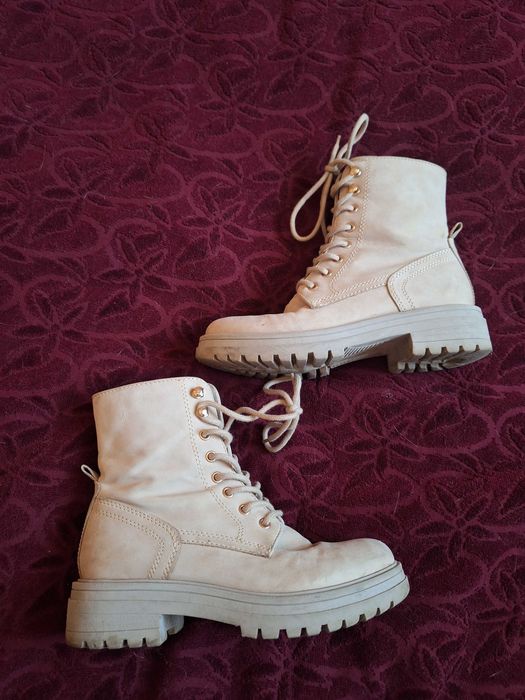 Бежеві ботинки зі шнурівкою Nelson