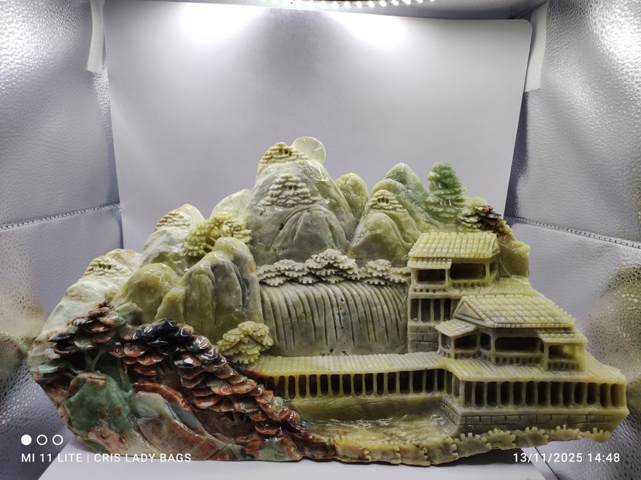 Pedra jade casa chinesa trabalhada na pedra oriental e original linda